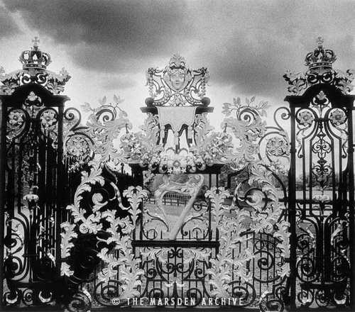 Gates, Hampton Court Palace, London, England (MA-GT-287)