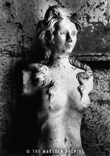 Statue, Lanquais Chateau, Dordogne, France (MA-FR-691)