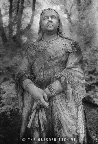 Statue of Queen Victoria, Athelhampton Hall, Dorset, England (MA-ST-028)