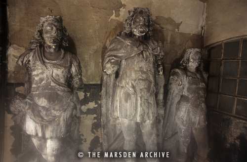 Statues of King Lud & his two sons, St Dunstan-in-the-West, Fleet Street, London, England (MA-ST-052)